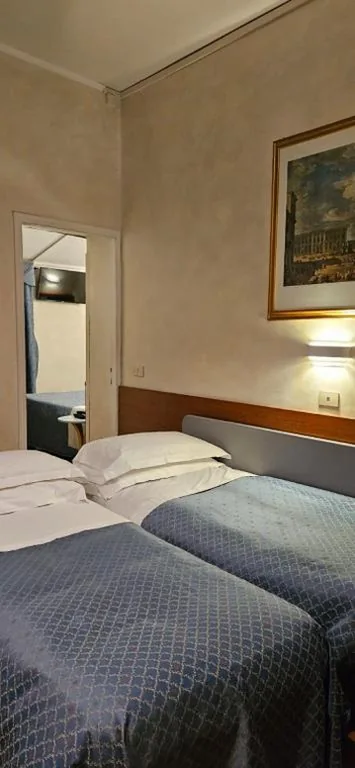 Camera Tripla Superior — Hotel Julia Trevi – Spagna
