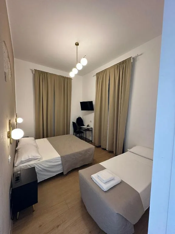 Camera Tripla Superior — Hotel Lodi