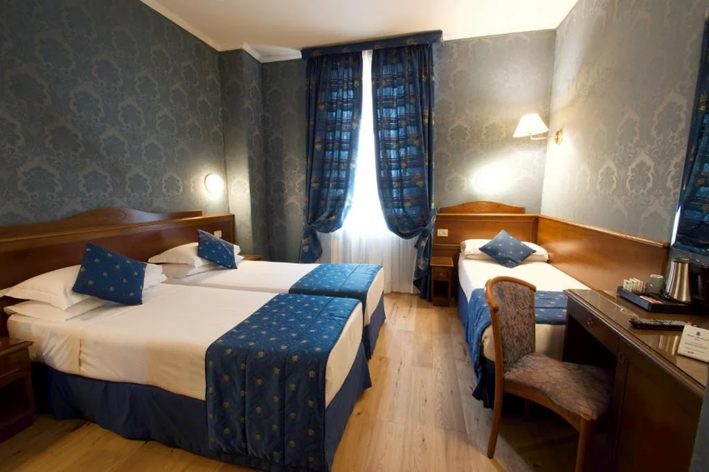 Camera Tripla Superior — Hotel Montecarlo