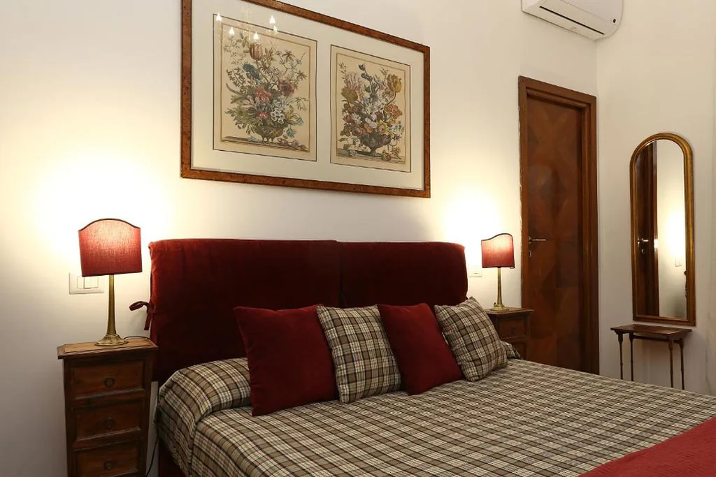 Camera Tripla Superior — Houspitality Caesar Bed & Breakfast