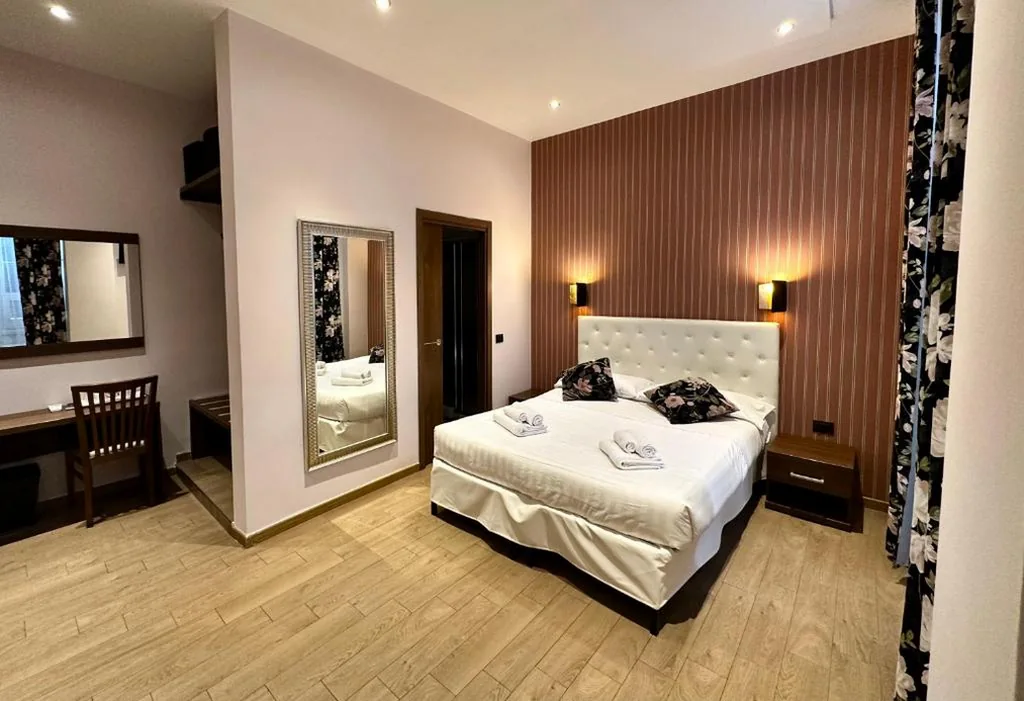 Camera Tripla Superior — La Grande Bellezza Guest House Rome