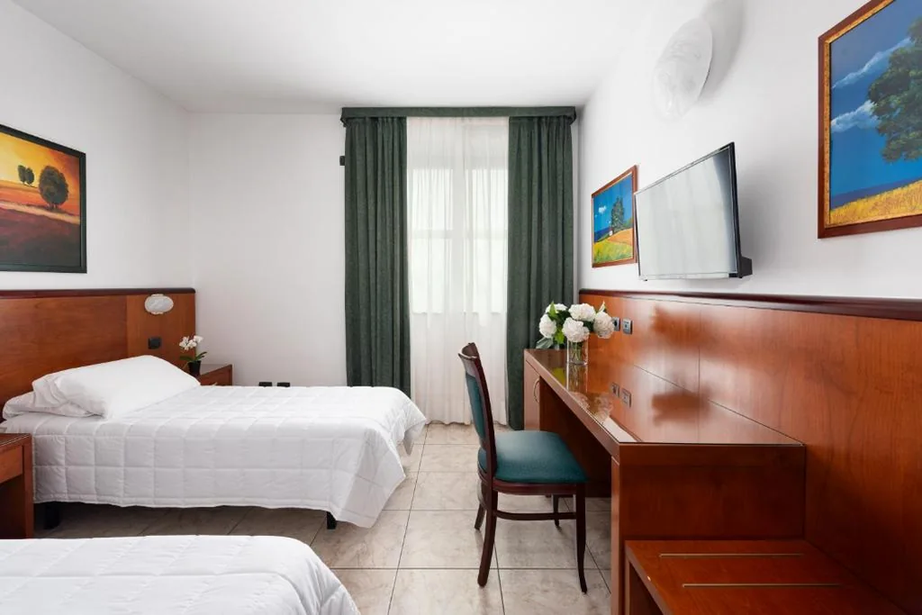 Superior Triple Room — Rivoli Hotel