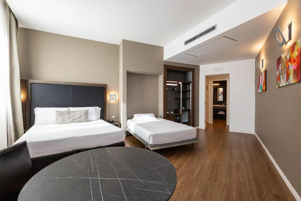 Camera Tripla Superior — Rome Art Hotel – Gruppo Trevi Hotels