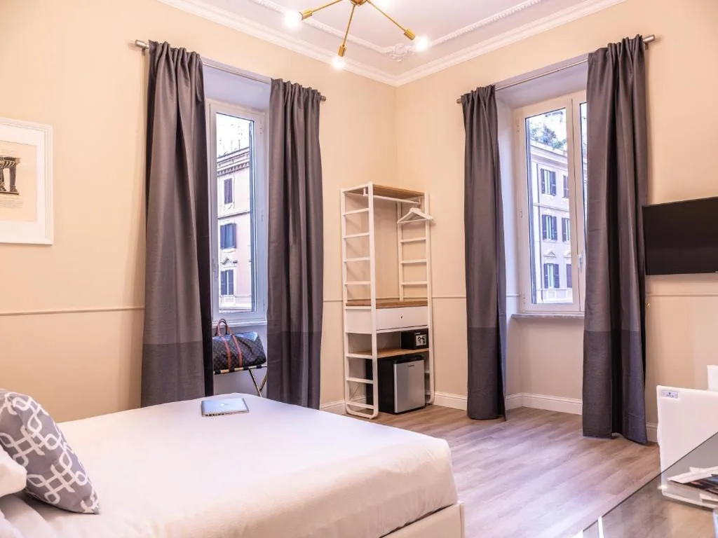 Camera Tripla Superior — Vatican Palace Suites by Premium Suites Collection