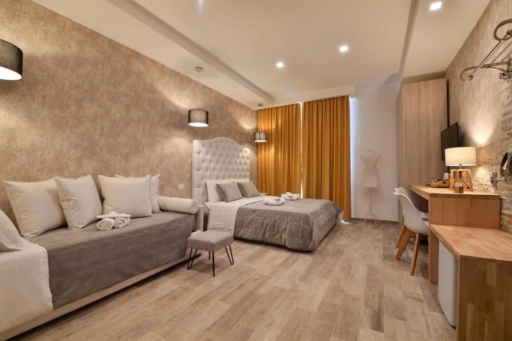 Camera Tripla Superior — Veneto Suite Rome