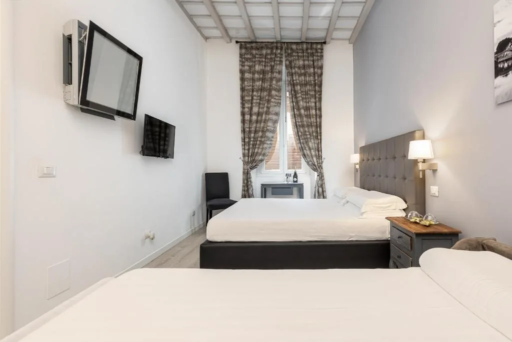 Camera Tripla Superior -​Via della Frezza — Spagna Boutique