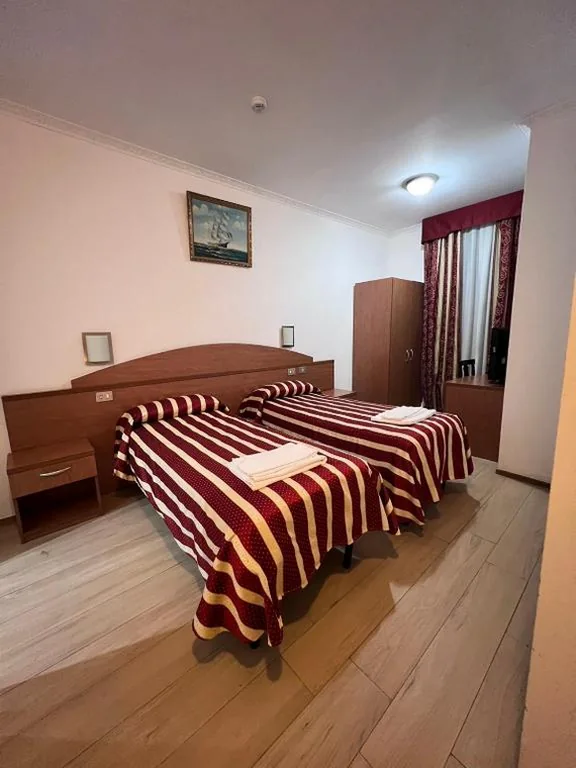 Camera Tripla — Taverna Dantesca