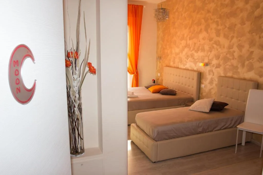 Triple Room — Windows on Rome