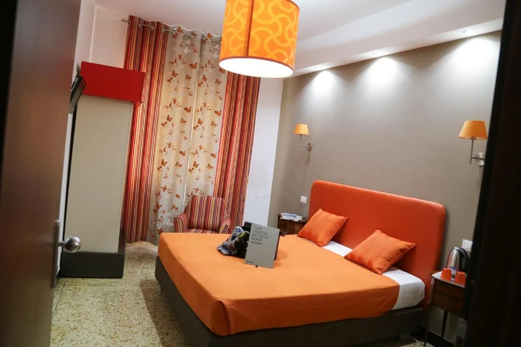 Camere Adiacenti Matrimoniali/Doppie con Letti Singoli — Hotel Bologna