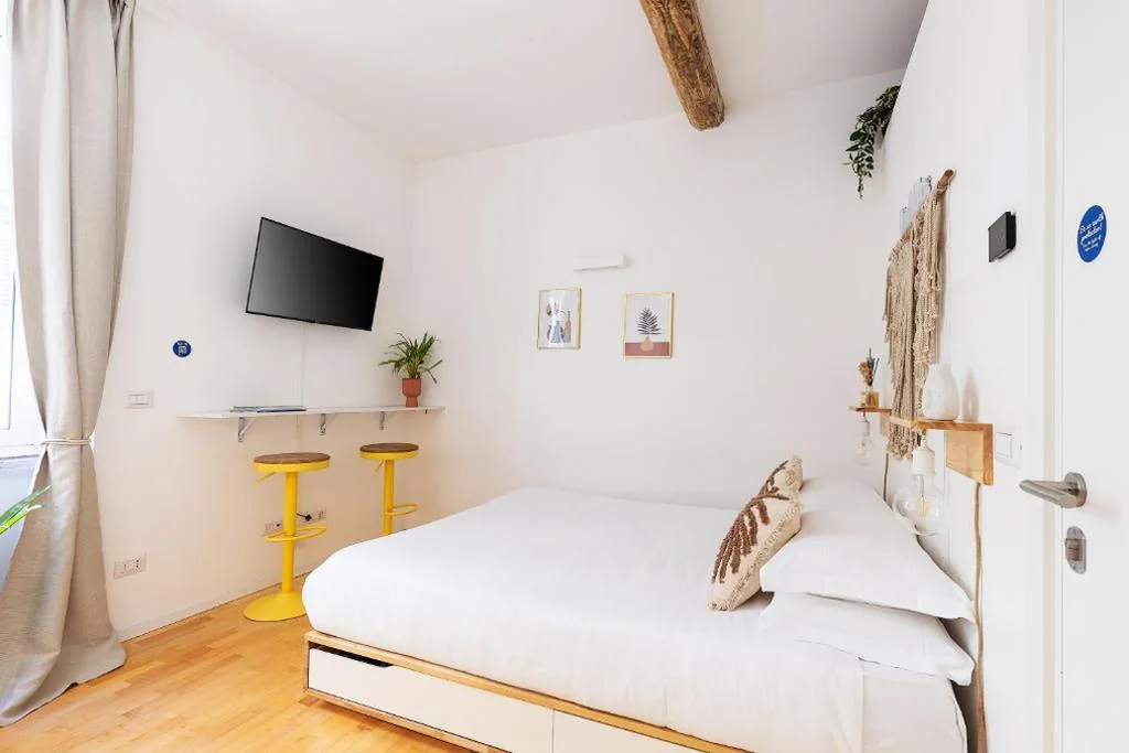 Cantoni 4B – Studio at Colosseum