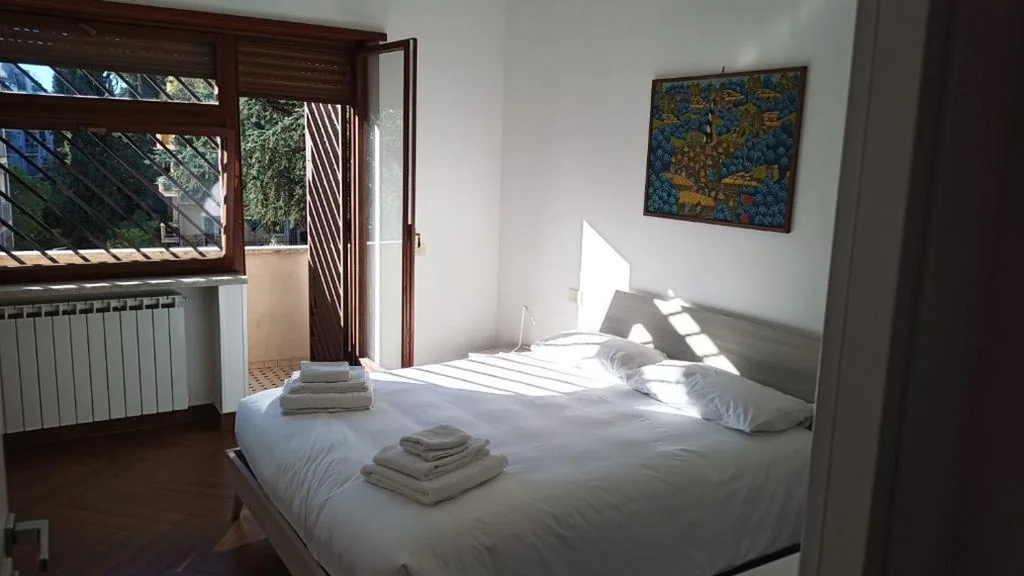 One-Bedroom House — Appartamento moderno con vista sul verde 2 fermate da San Pietro