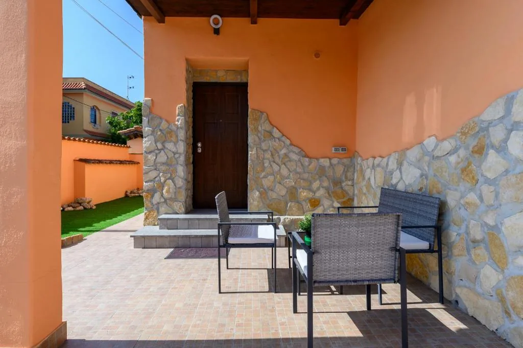 1-Bedroom House — Aurora house,perfect location and free parking