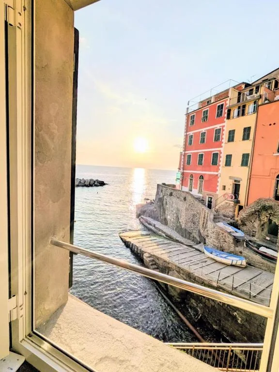 Casa con 1 Camera da Letto — Back in Tide , frontal sea view window, no AC, Pet friendly
