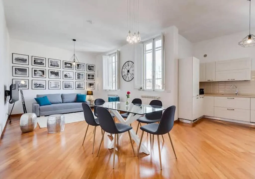 One-Bedroom House — Elegant Flat in Rome Historic Center – 2 Bathrooms
