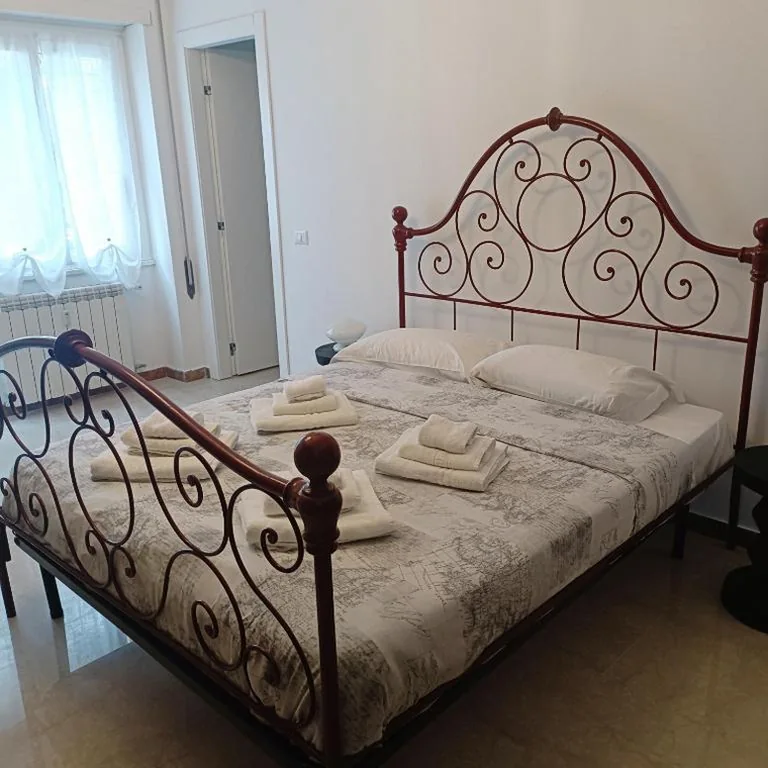Casa con 1 Camera da Letto — The Pope At The Window