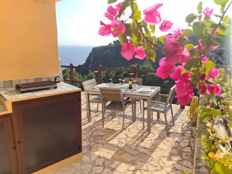 One-Bedroom House — Un Tuffo nel Blu