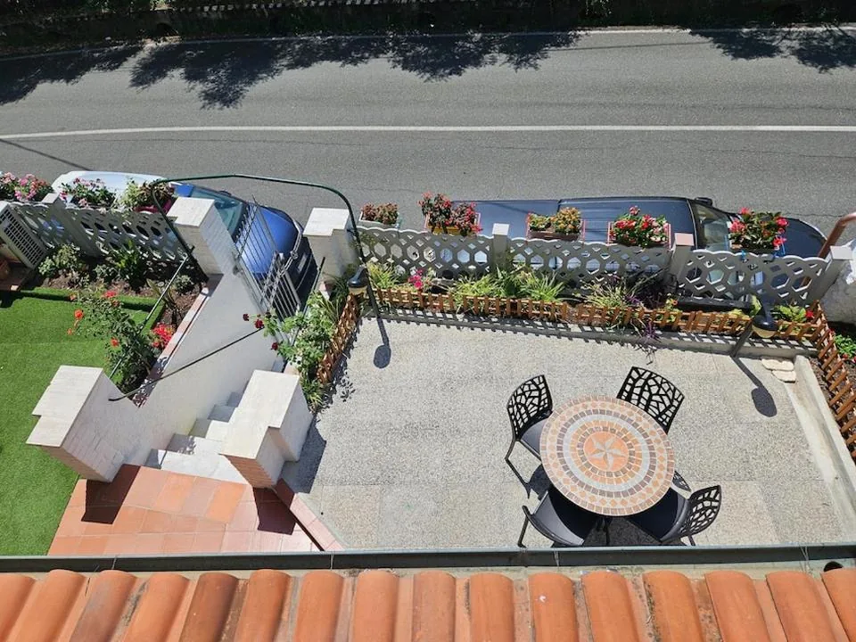 Casa con 2 Camere da Letto — Casa Arcobaleno – giardino e parcheggio gratuito