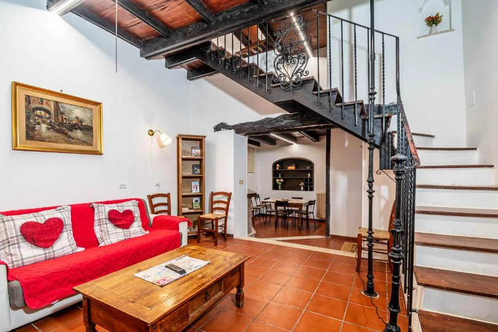 Casa con 2 Camere da Letto — Casa Trasteverina