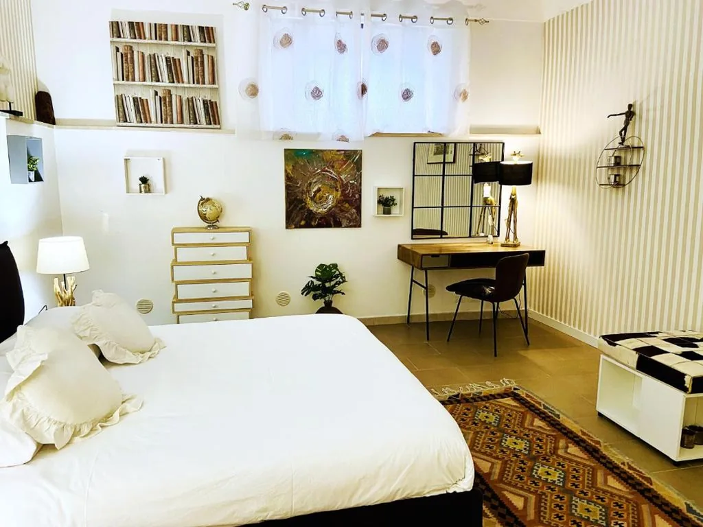 Two-Bedroom House — la Borghese
