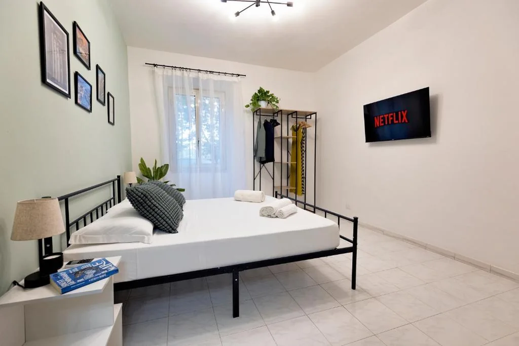 Two-Bedroom House — Metro at the door- Colosseo 6 min- 2BR AC WiFi