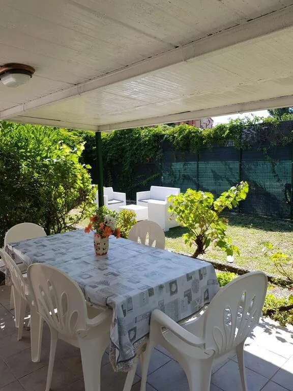 Casa con 2 Camere da Letto — SUNFLOWER Cosy Cottage AC and Parking space