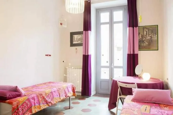 Casa Dani&Swing Bed&Books
