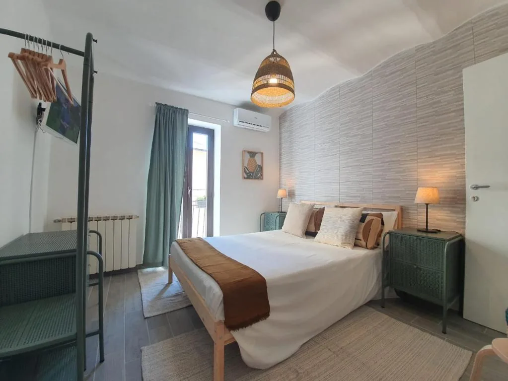 CASA DINA – Fondi Vertice Rooms