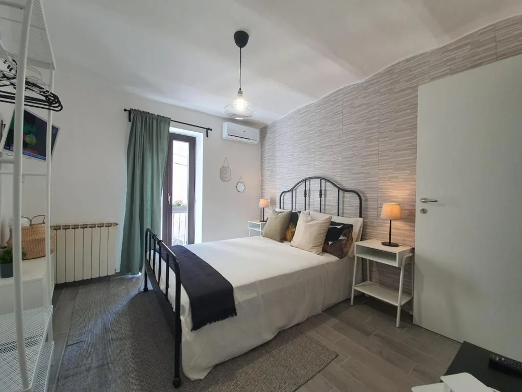 CASA DINA – Fondi Vertice Rooms