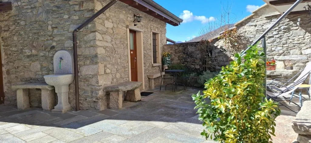 Casa Elisa affittacamere ad Armeno, sulle colline sopra il Lago d'Orta