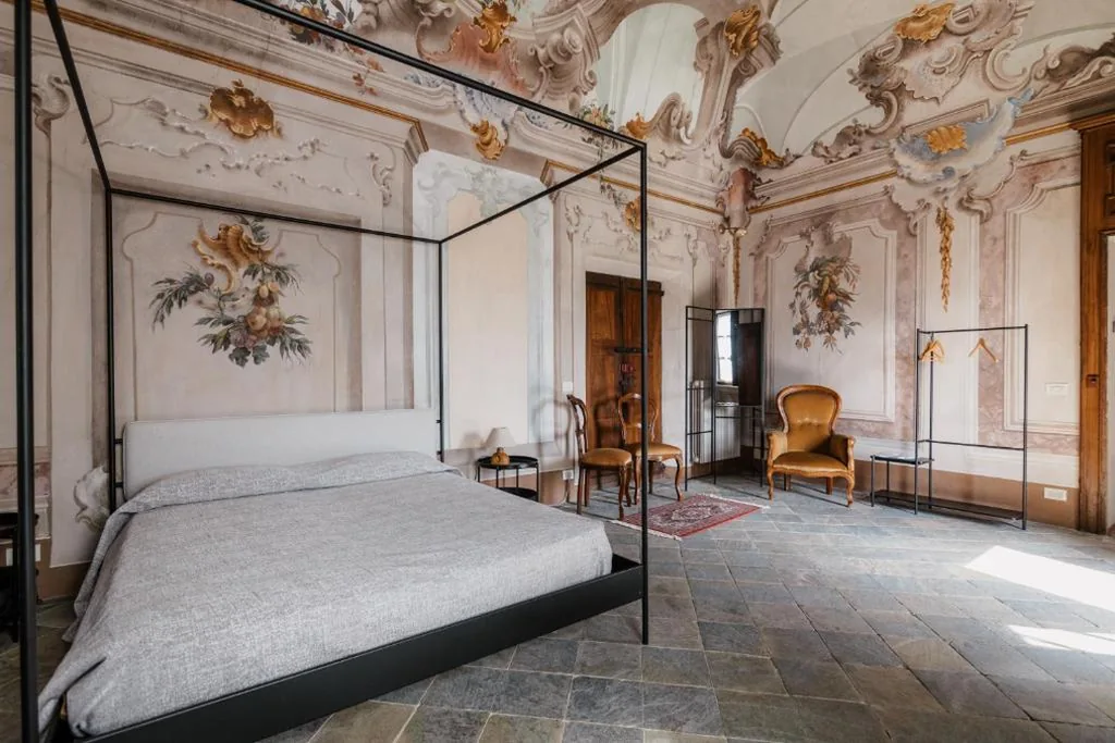 Casa REGINA MONTIS REGALIS