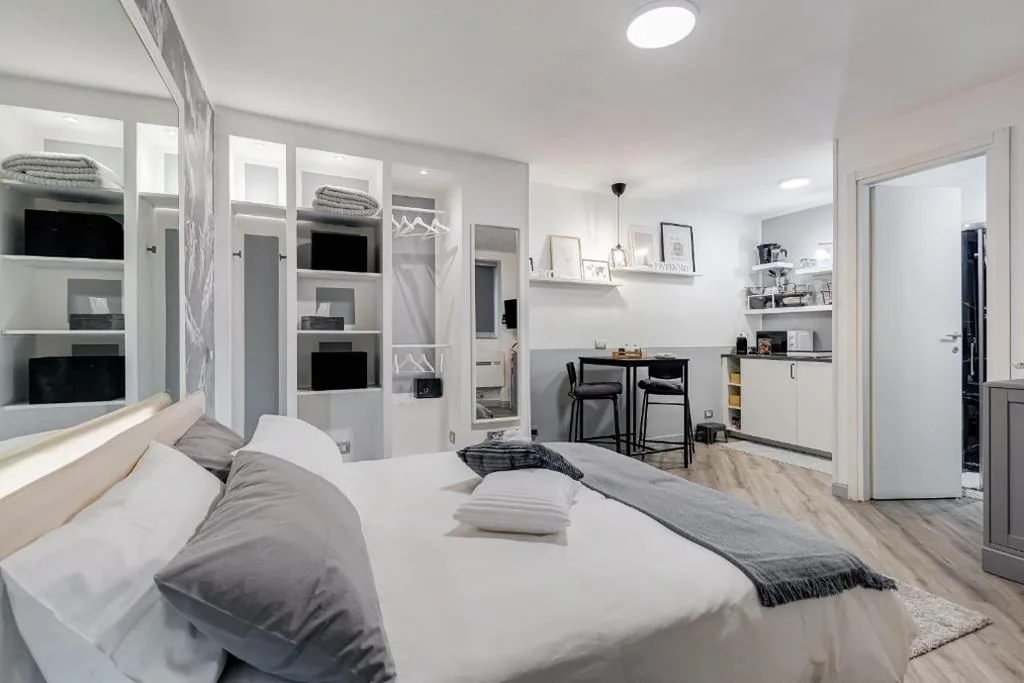 Holiday Home — Diecipassi dal Colosseo