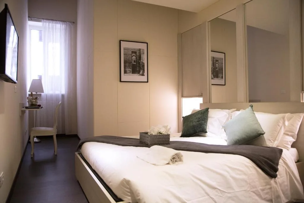 Holiday Home — H-Aviva Giubbonari Apartment