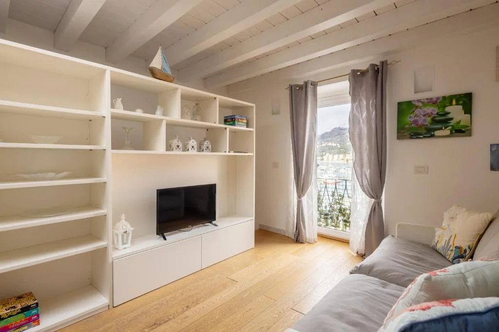 Holiday Home — La Finestra sul Mare – Lerici Bright Sea view Apartment on Two floors in Lerici, 4 Guests