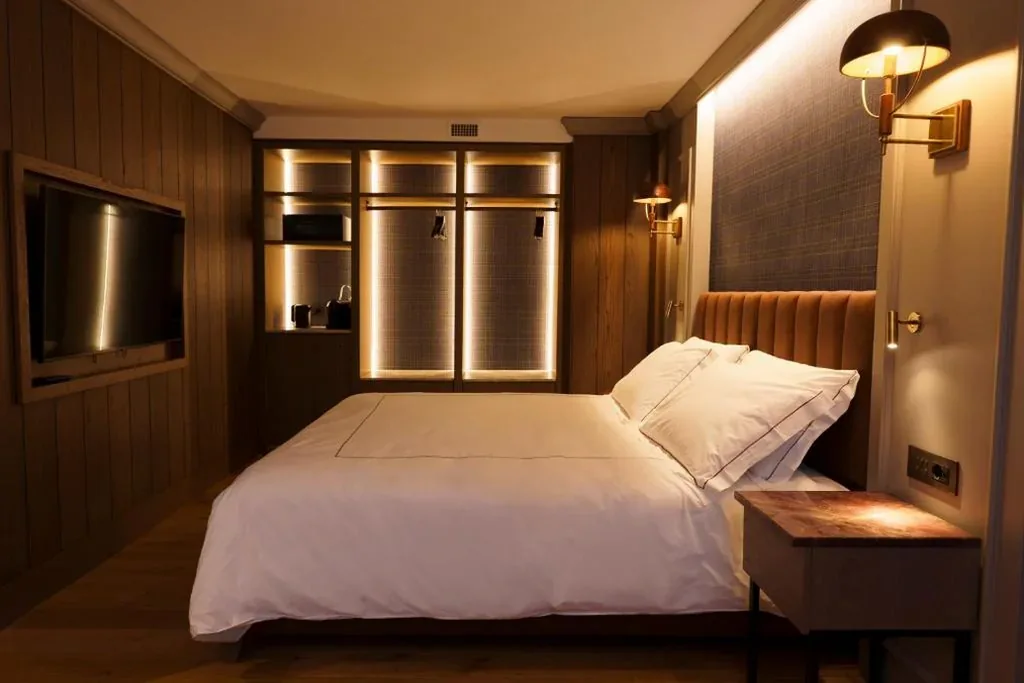 Comfort twin room with Grandes Murailles view — Chalet Valdotain