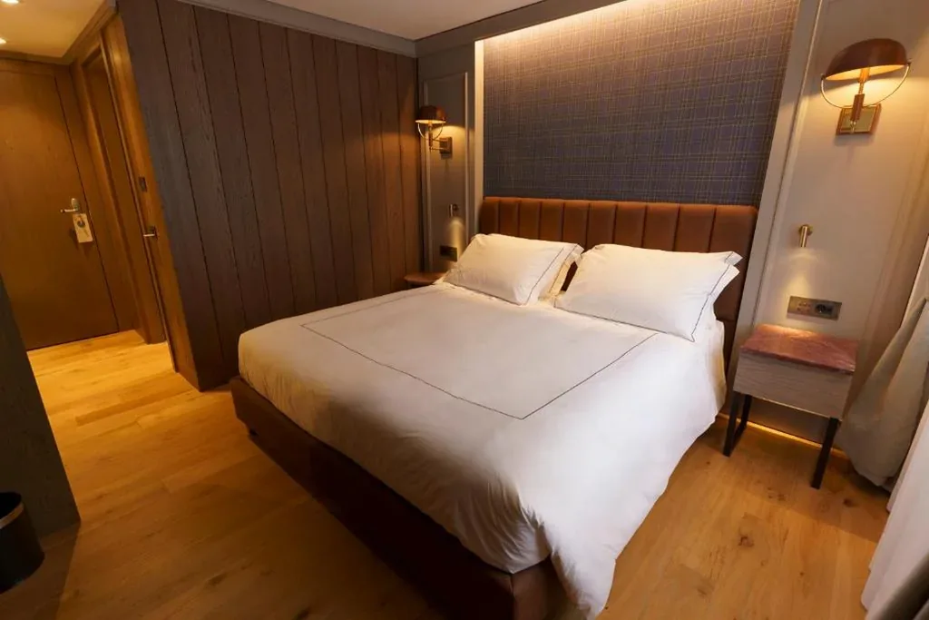 Comfort double room with Grandes Murailles view — Chalet Valdotain