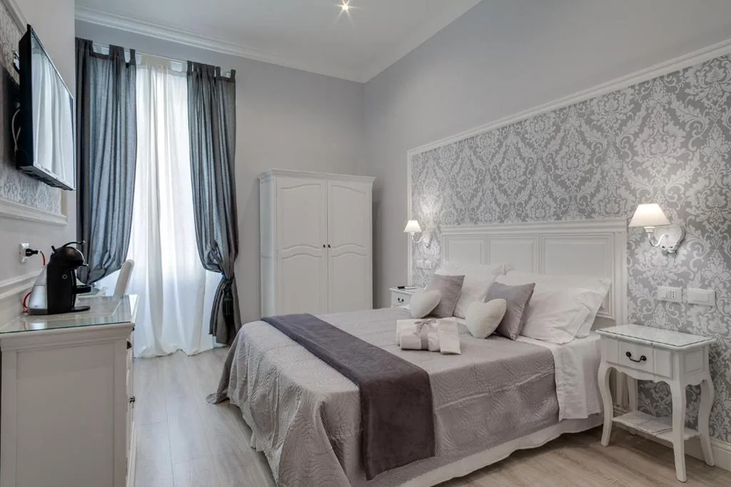 Charme & Chic Luxury