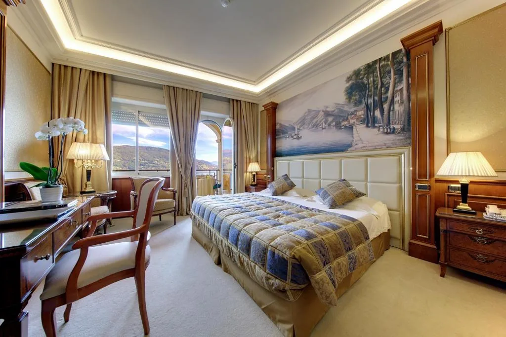 Classic Double or Twin Room with Partial Lake View — Hotel Splendid
