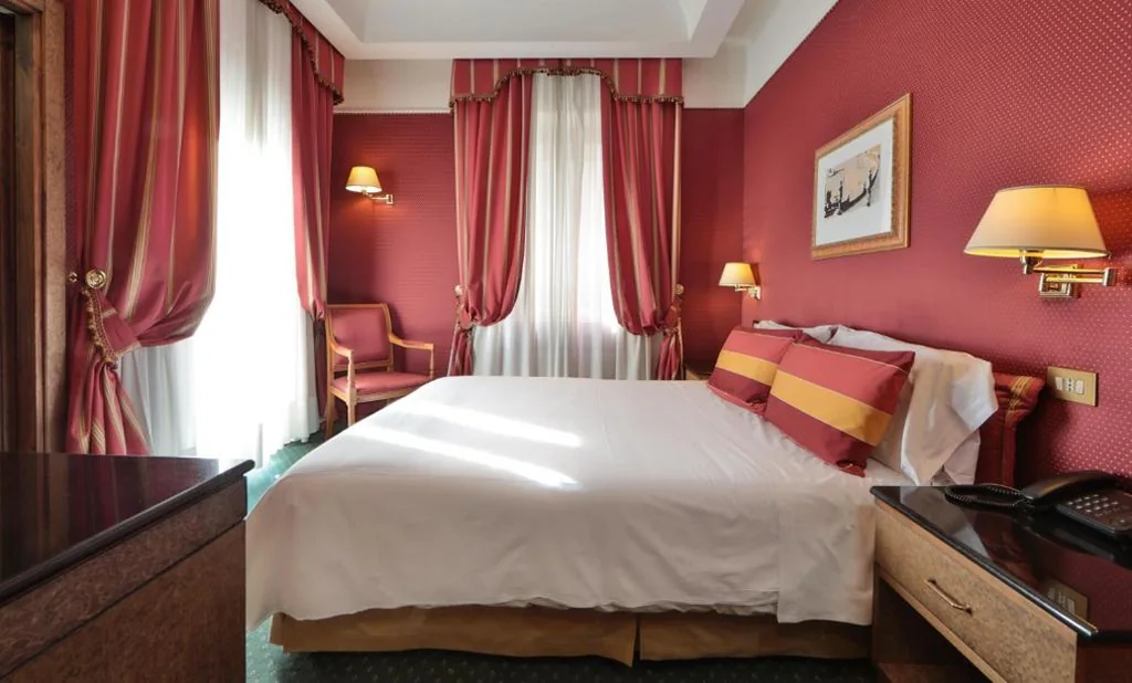 Classic Triple Room with One King Bed and One Single Bed — Best Western Hotel Rivoli
