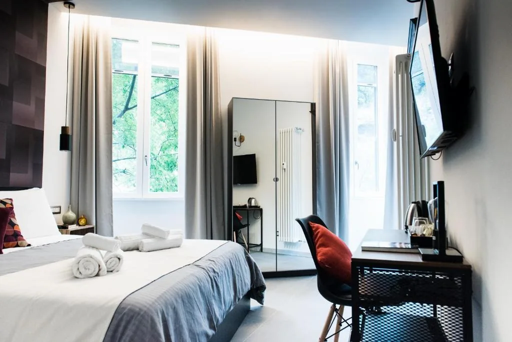 COLOSSEUM MUSIC DESIGN Guest House