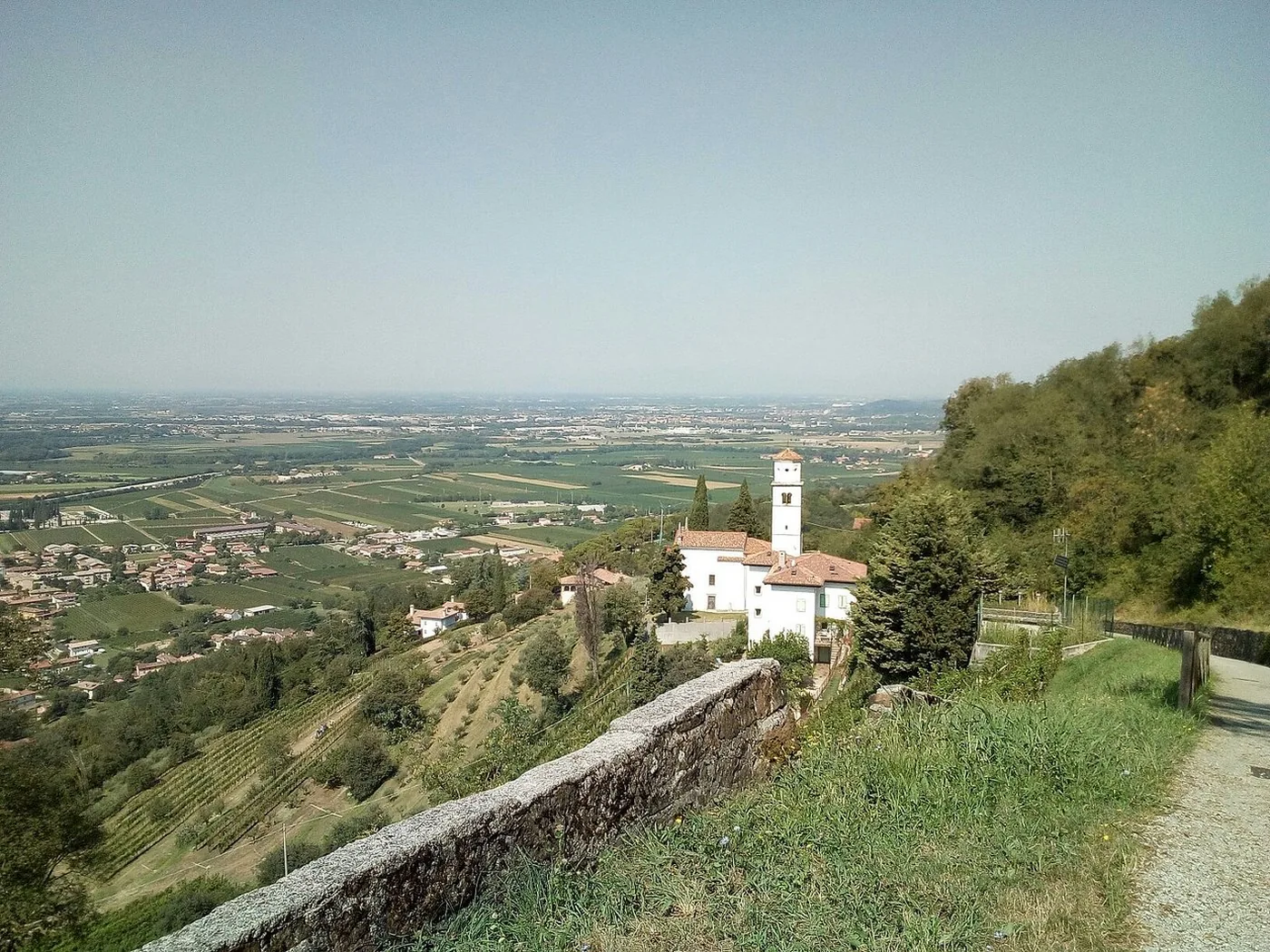 Il borgo di Cormons, capitale del vino del Collio