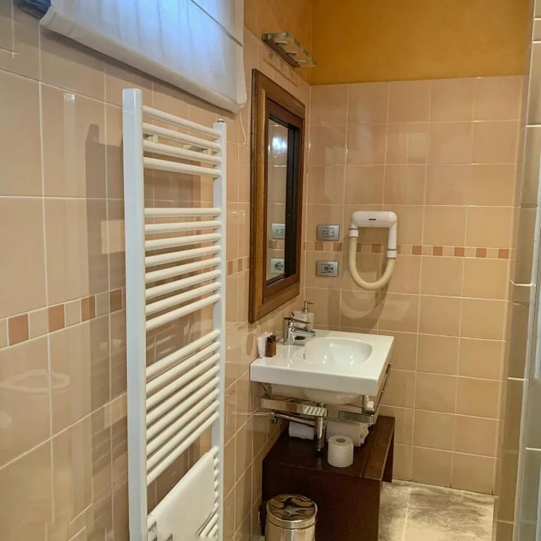 Cortiletto d’Alba camere con ristorante — foto 3