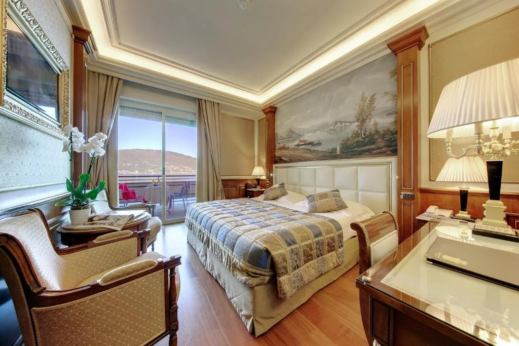 Deluxe Double or Twin Room with Lake or side pool view — Hotel Splendid