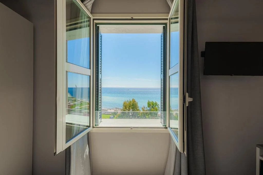 Deluxe Double Room - Main Building with Sea View — Hotel Villa Levi