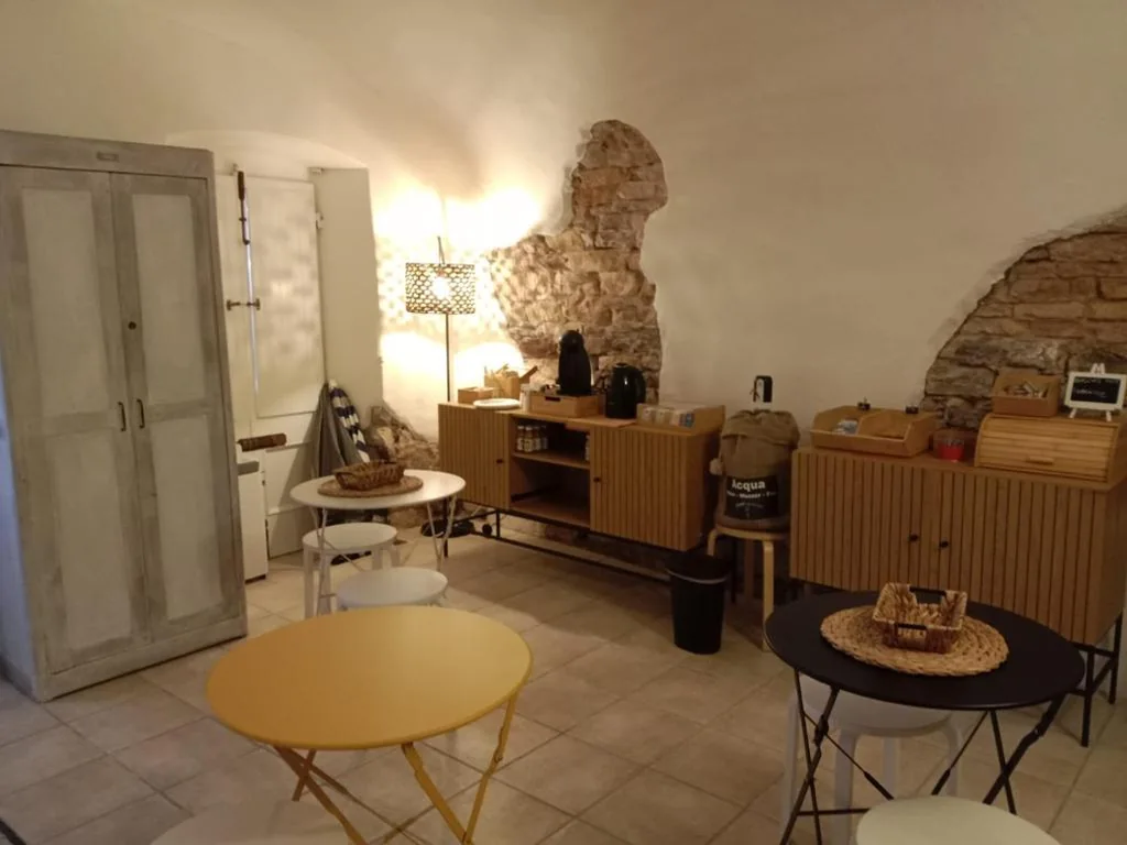 DEMIVIE GUESTHOUSE