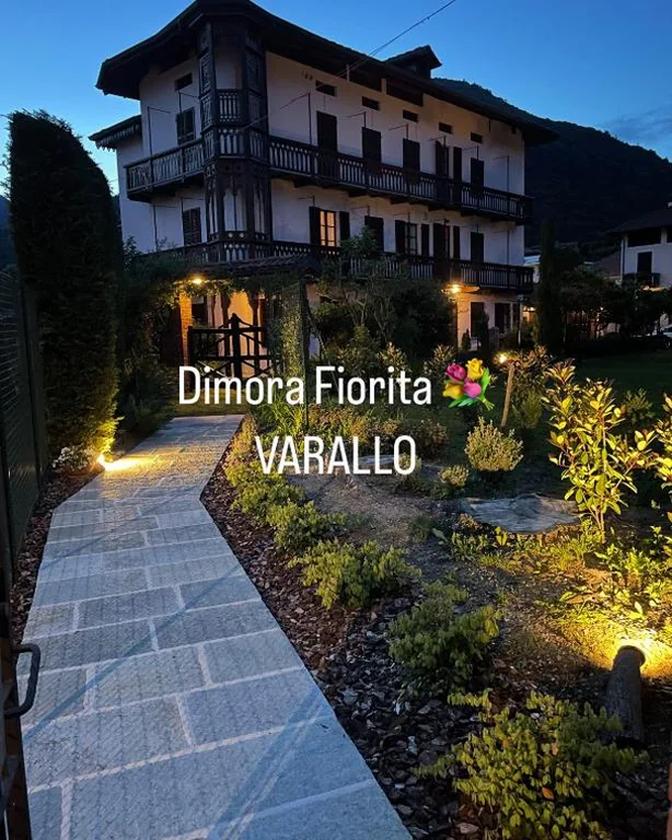 Dimora Fiorita Senior My Holiday Home a Varallo, con giardino e vista sulle montagne