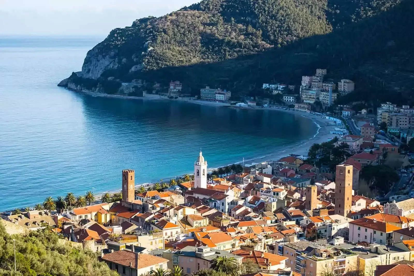Dove dormire a Savona: il porto, il Priamar e i piccoli hotel