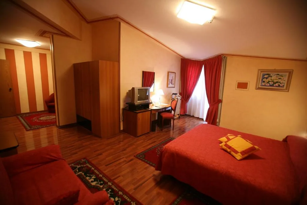 Two Interconnecting Double Rooms with Balcony — Hotel La Ruota