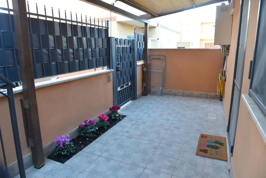 Elis Home 6′ FCO Airport, 5′ Beach, 3′ Rome