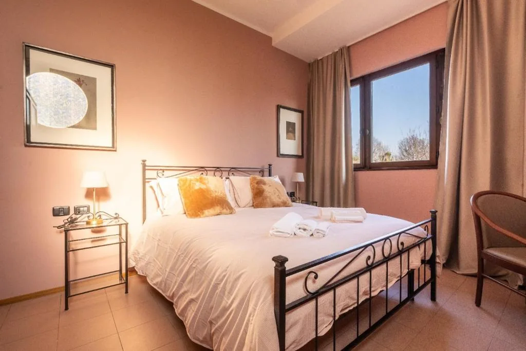 Large Double Room — Camere Comfort – Locanda CasaMerlò