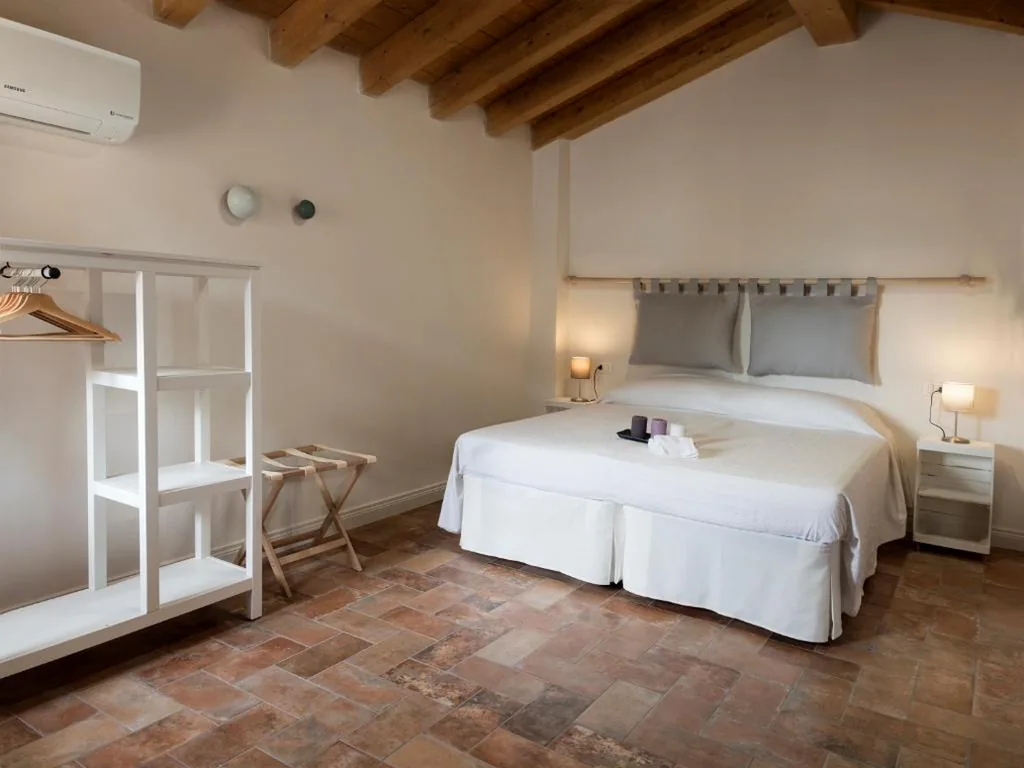 Large Double or Twin Room — Borgodieci